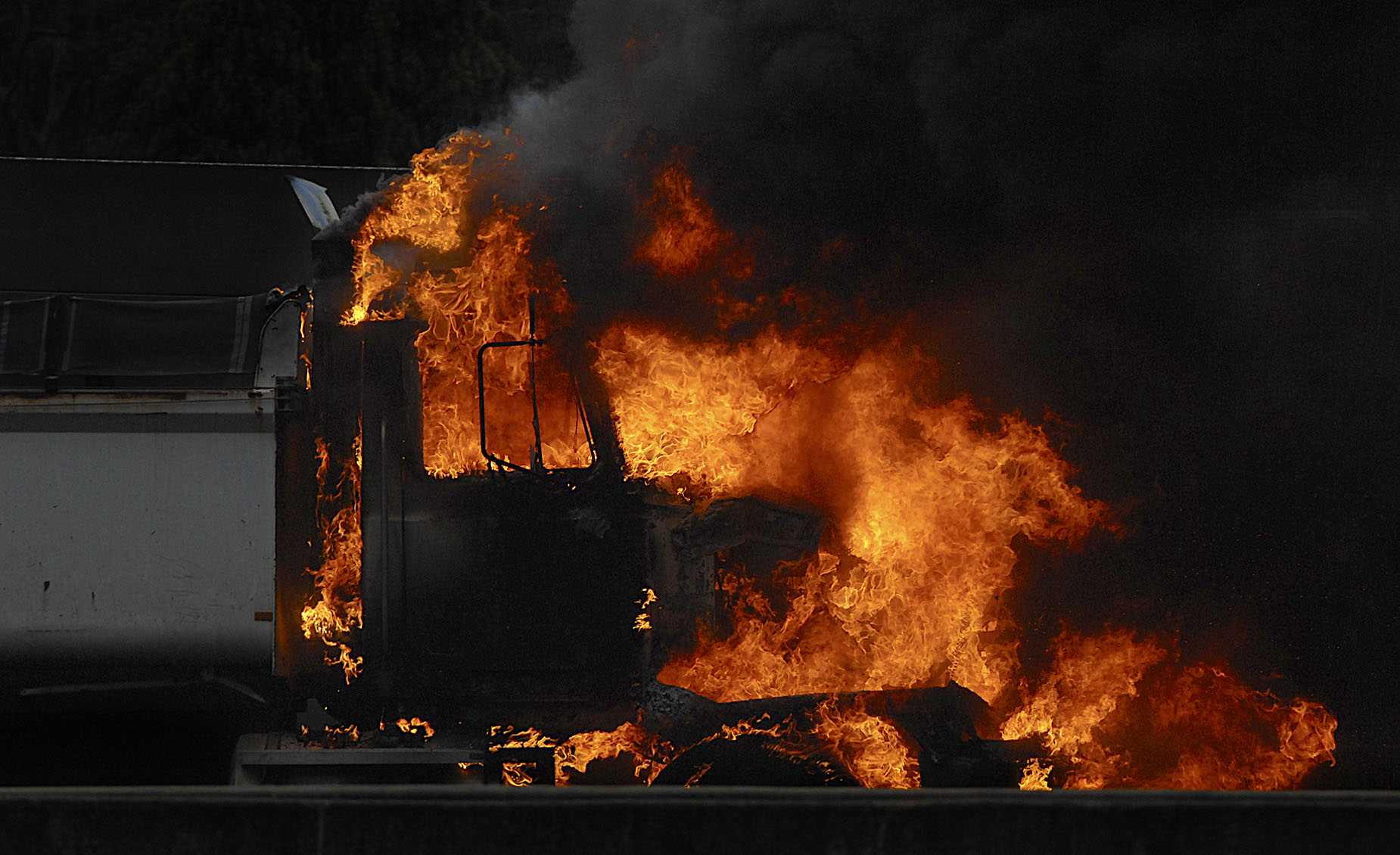 Truck ire on the M2